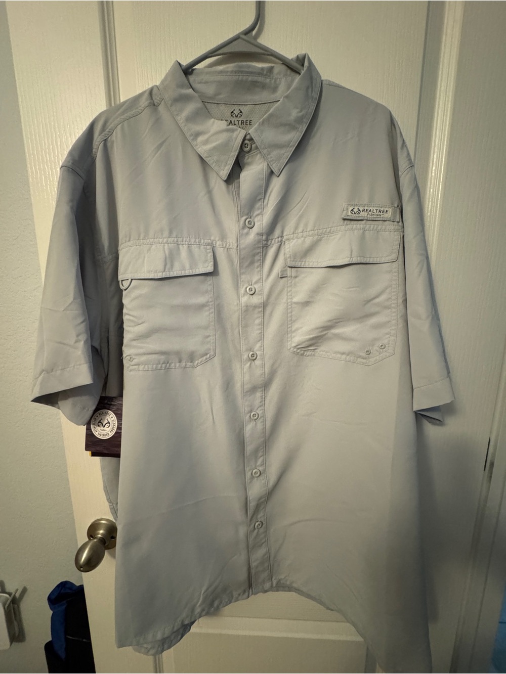 Realtree Men's Short Sleeve Button-Down Shirt in Light Gray